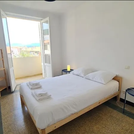 Spacious With Sea View 아파트 *