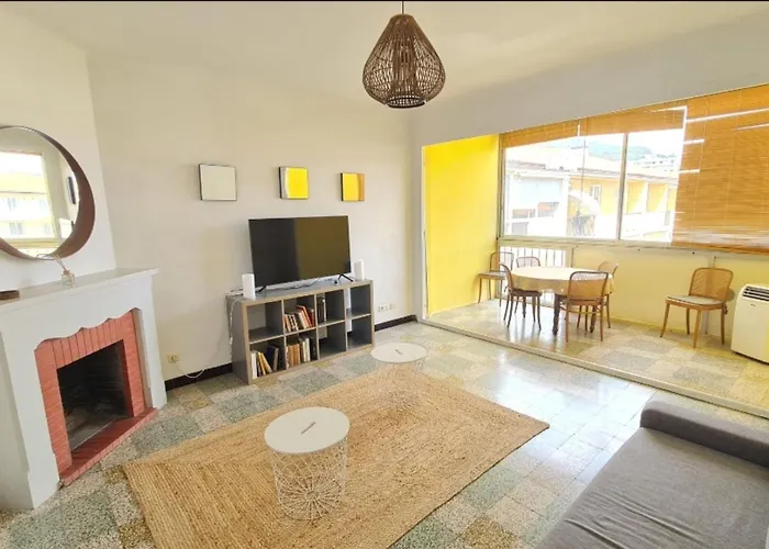 Spacious With Sea View 아파트 아작시오