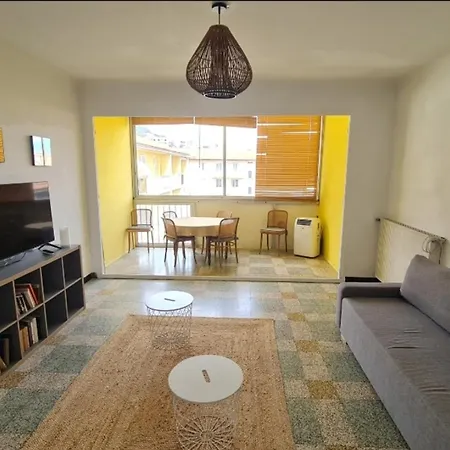 Spacious With Sea View Apartment *