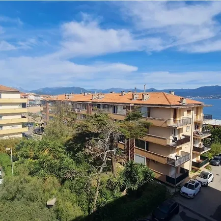 Spacious With Sea View 아작시오